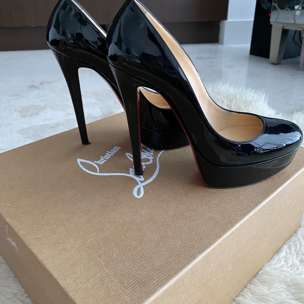 Bianca patent Christian Louboutins heels 7 price to sell !